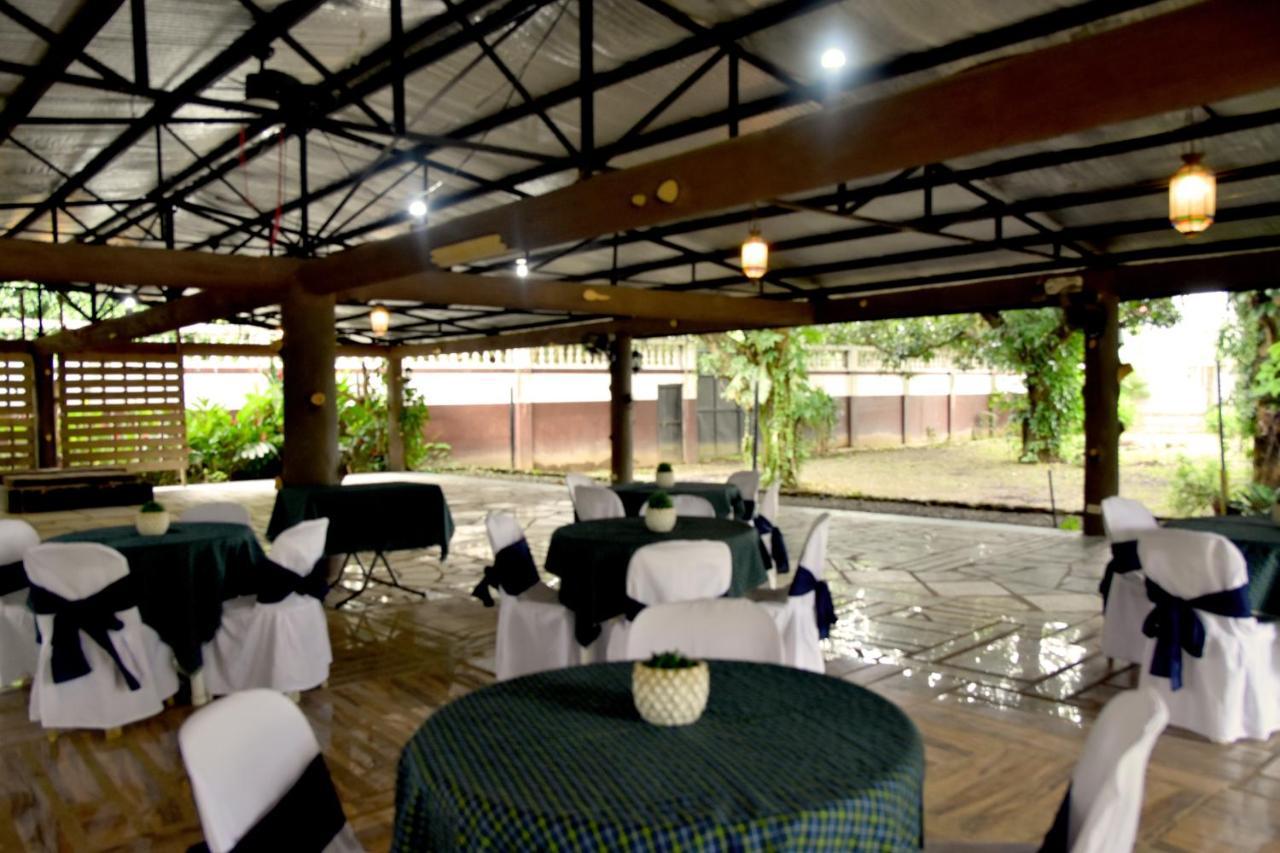 Isla De Oro Hotel Mamburao Esterno foto