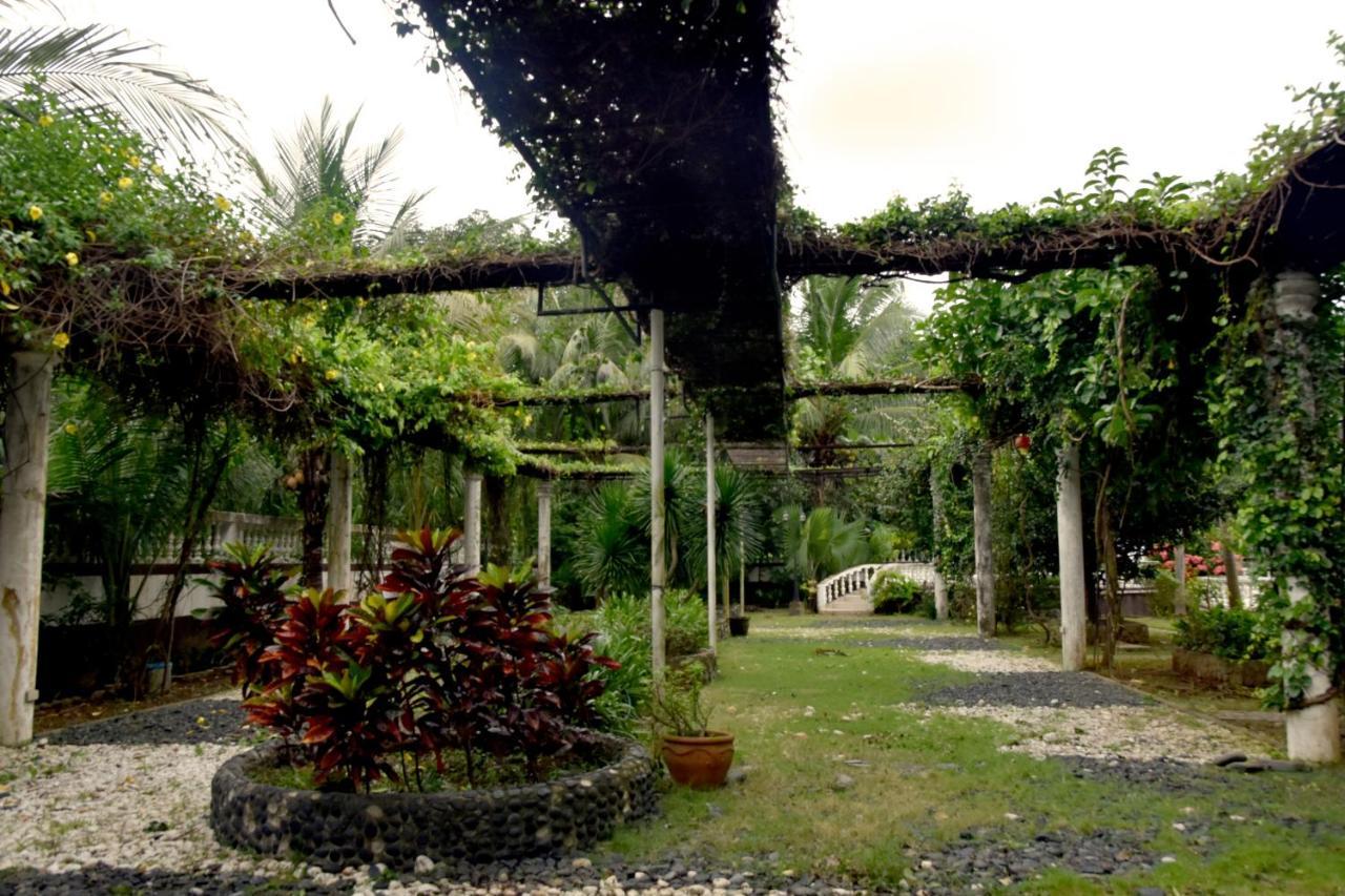 Isla De Oro Hotel Mamburao Esterno foto