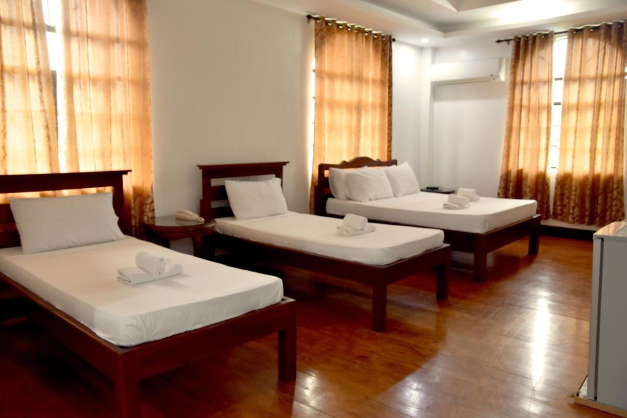 Isla De Oro Hotel Mamburao Esterno foto