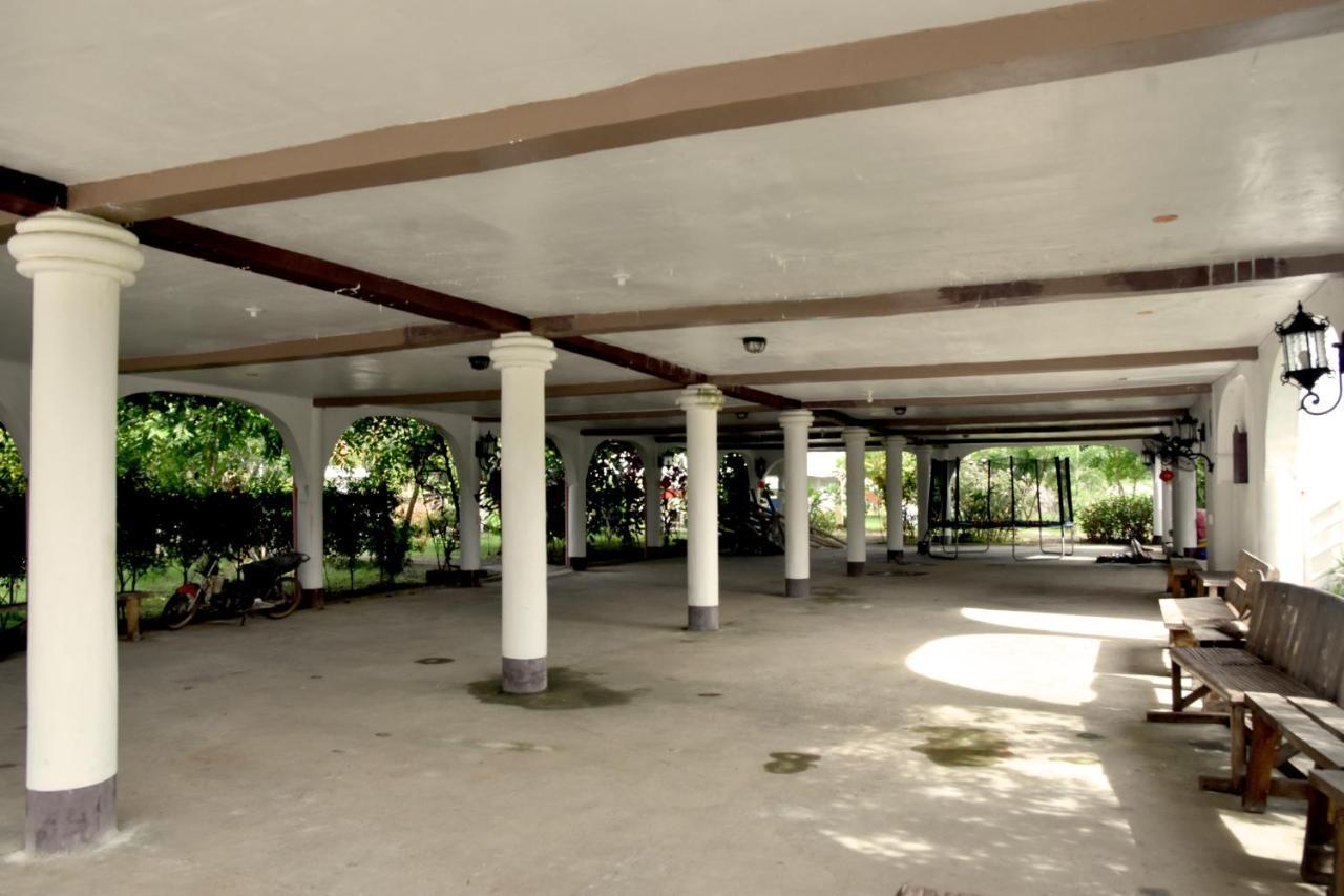 Isla De Oro Hotel Mamburao Esterno foto