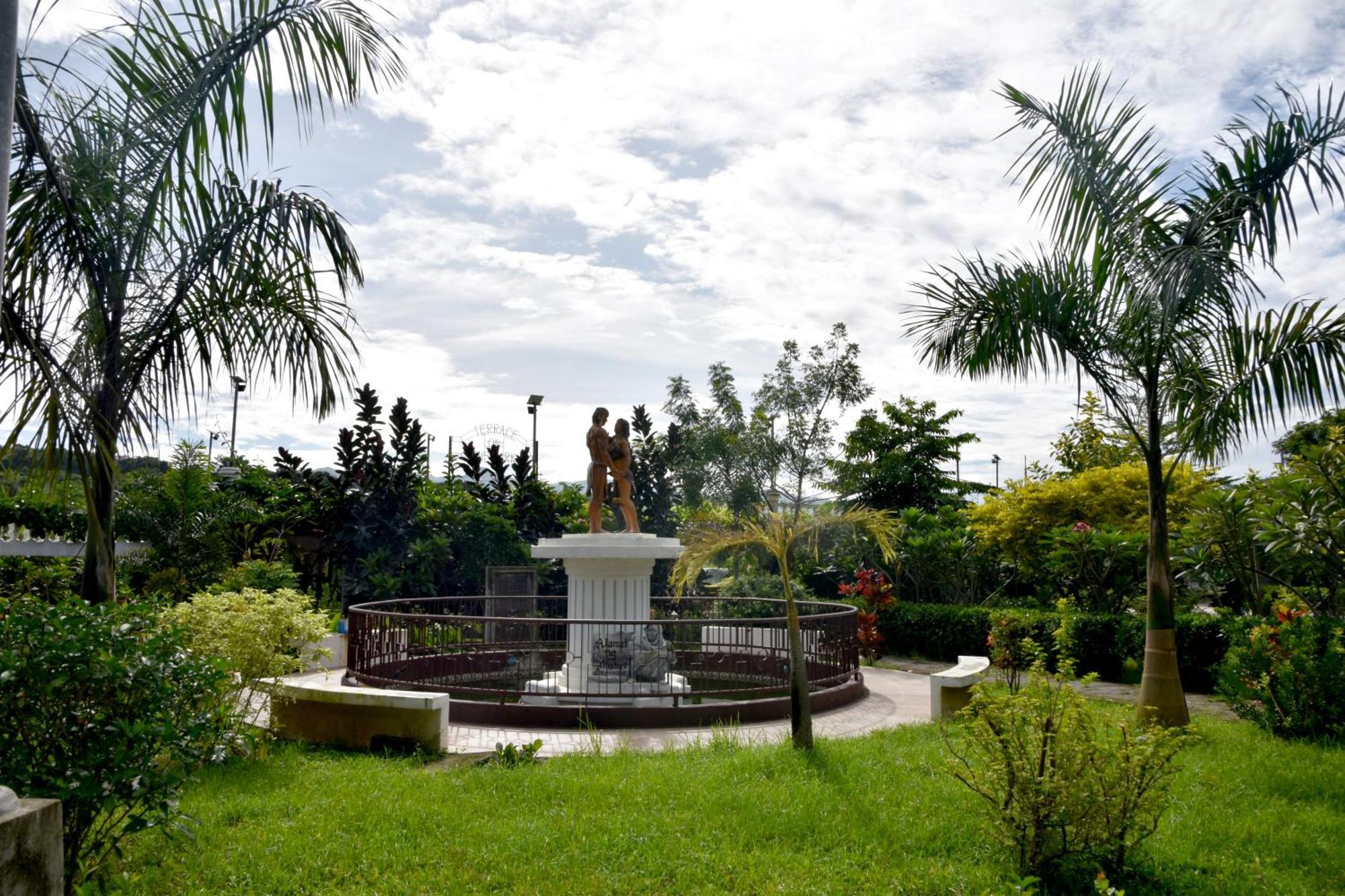 Isla De Oro Hotel Mamburao Esterno foto