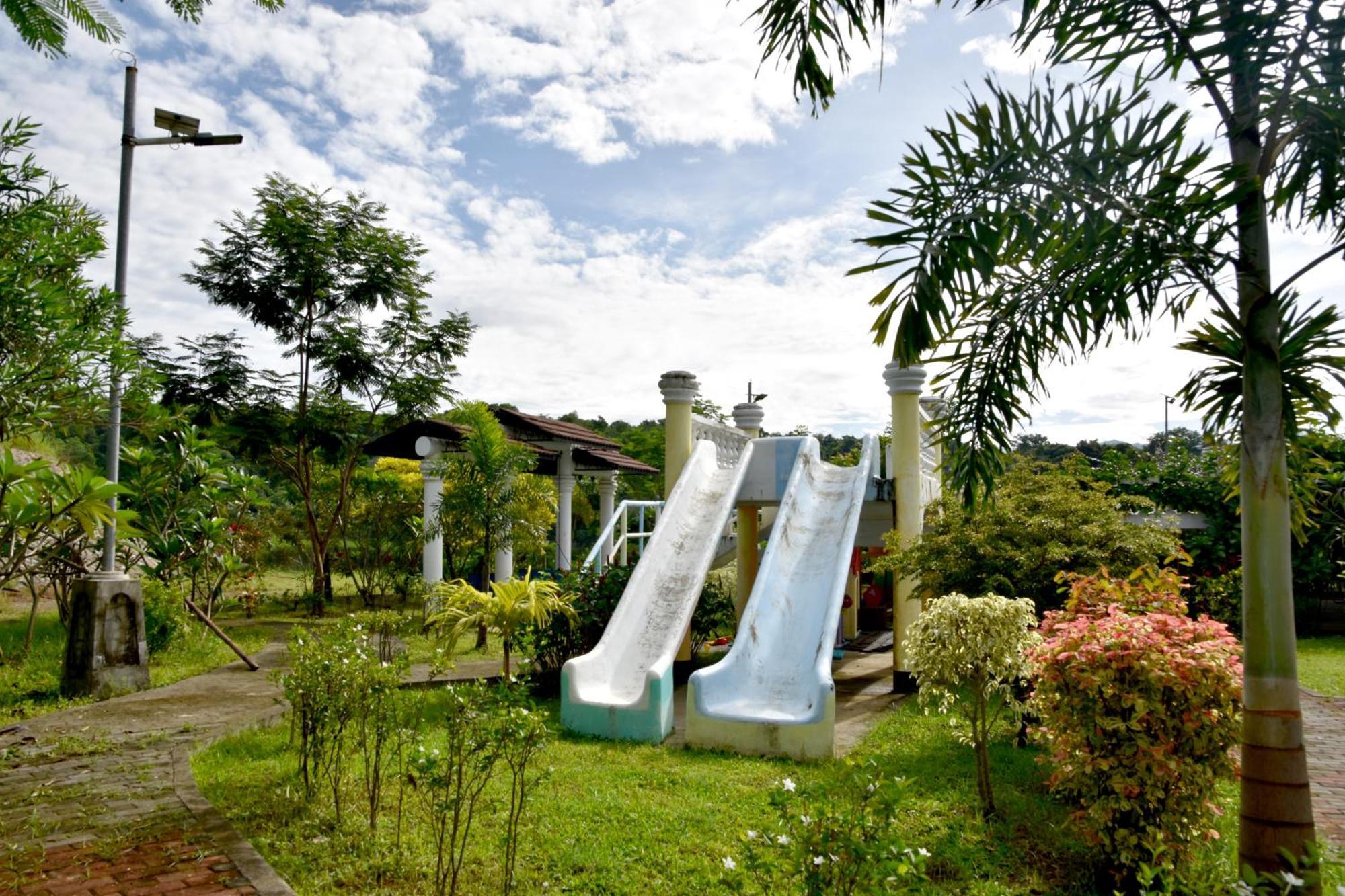 Isla De Oro Hotel Mamburao Esterno foto