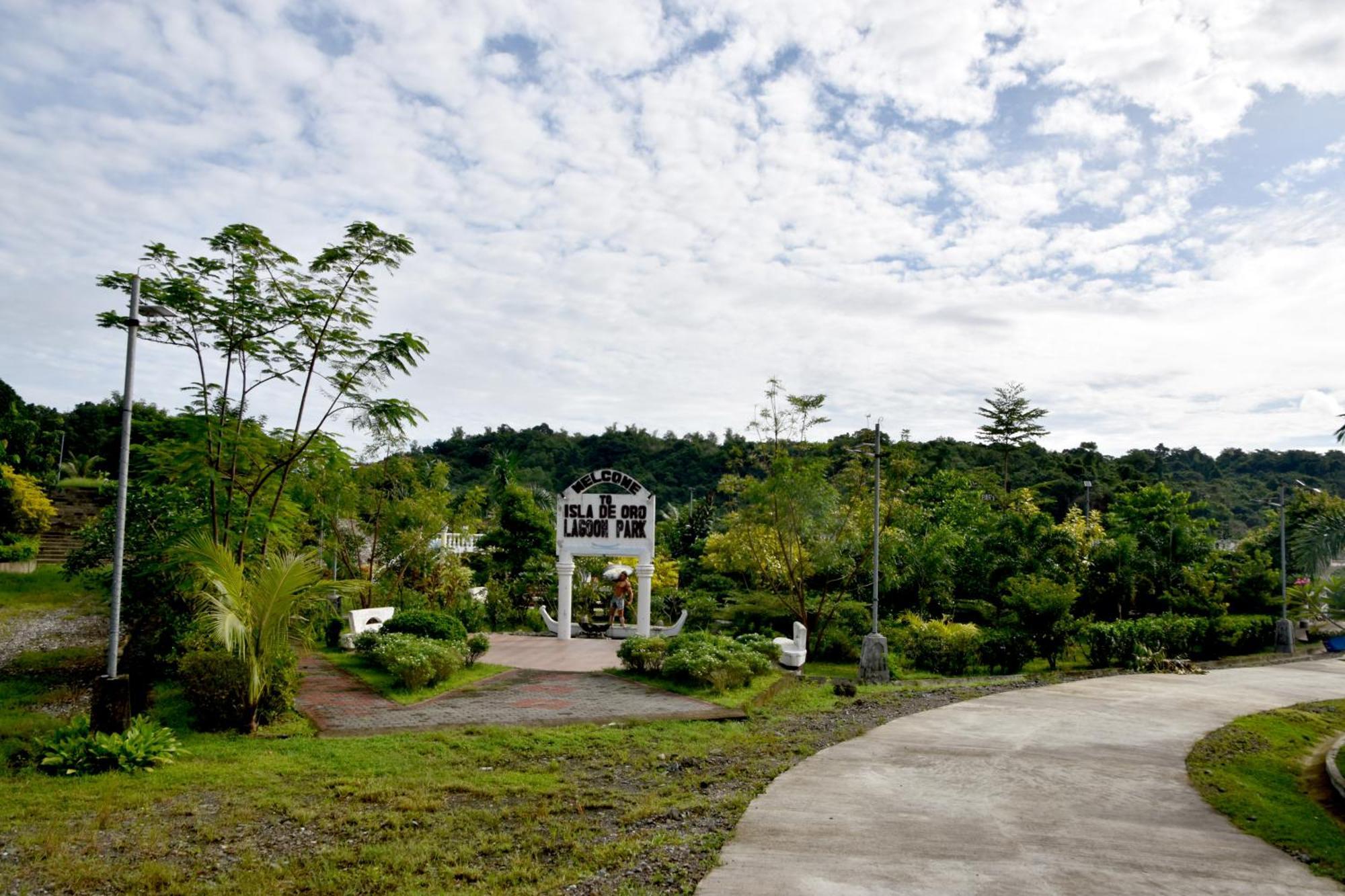 Isla De Oro Hotel Mamburao Esterno foto