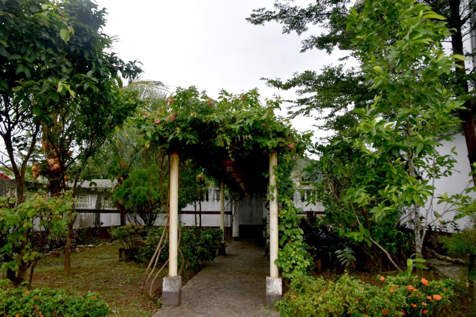 Isla De Oro Hotel Mamburao Esterno foto