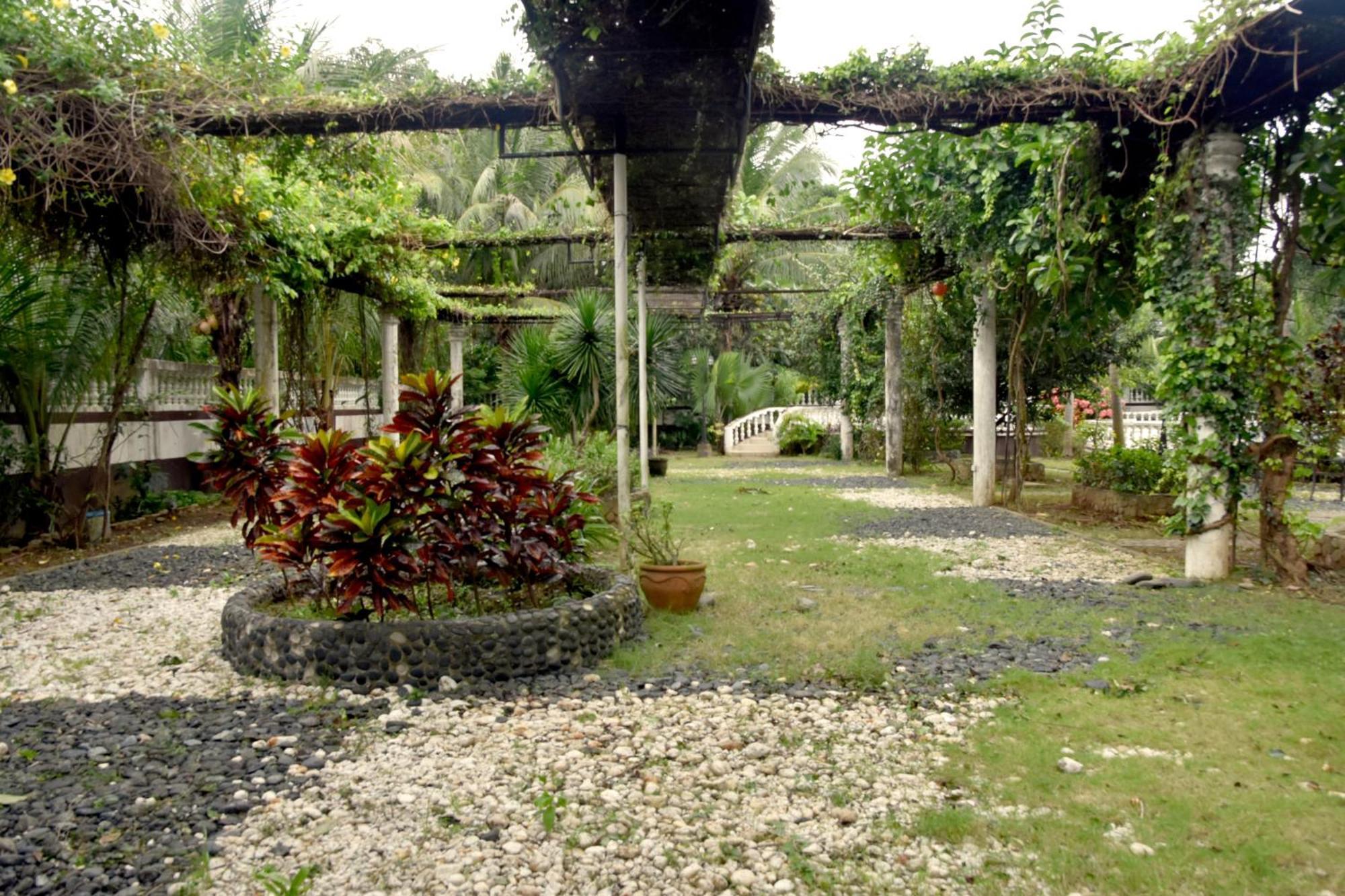 Isla De Oro Hotel Mamburao Esterno foto