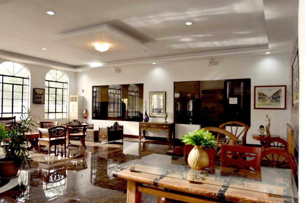 Isla De Oro Hotel Mamburao Esterno foto